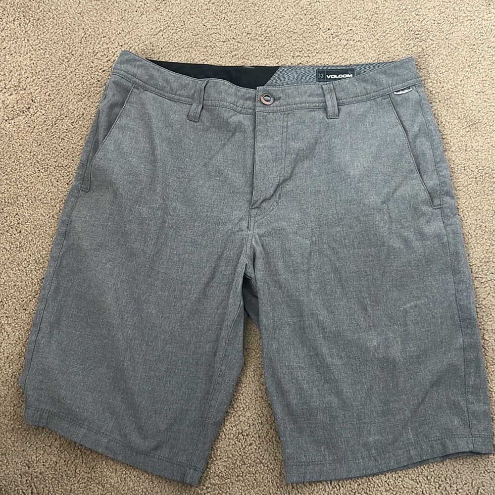 Volcom gray hybrid men’s shorts size 33
